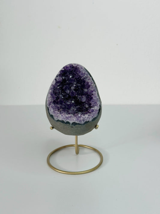 Amethyst Ei auf Metallständer