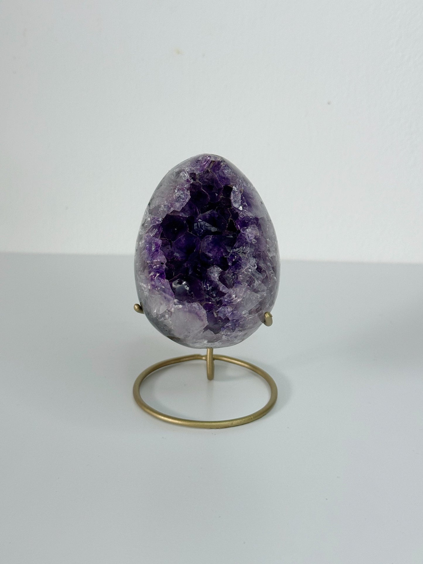 Amethyst Ei auf Metallständer