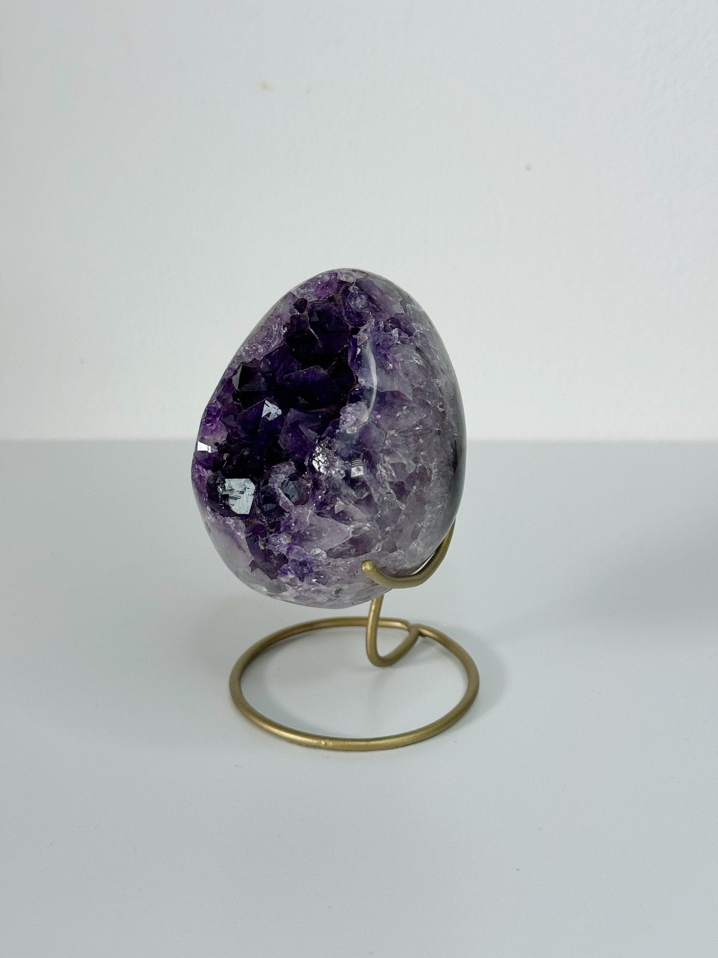 Amethyst Ei auf Metallständer